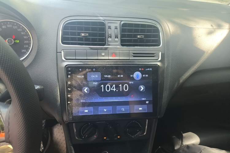 Used Volkswagen Polo 2016 1.6L Automatic Comfort Model Audio And AC Panel