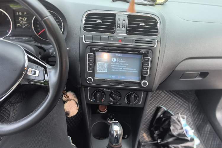 Used Volkswagen Polo 2016 1.6L Automatic Comfort Model Audio And AC Panel