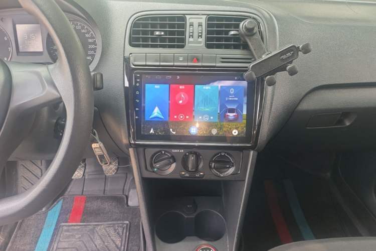 Used Volkswagen Polo 2016 1.4L Manual Fashion Model Audio And AC Panel