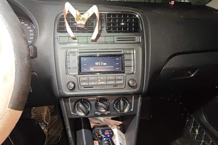 Used Volkswagen Polo 2016 1.6L Automatic Comfort Model Audio And AC Panel