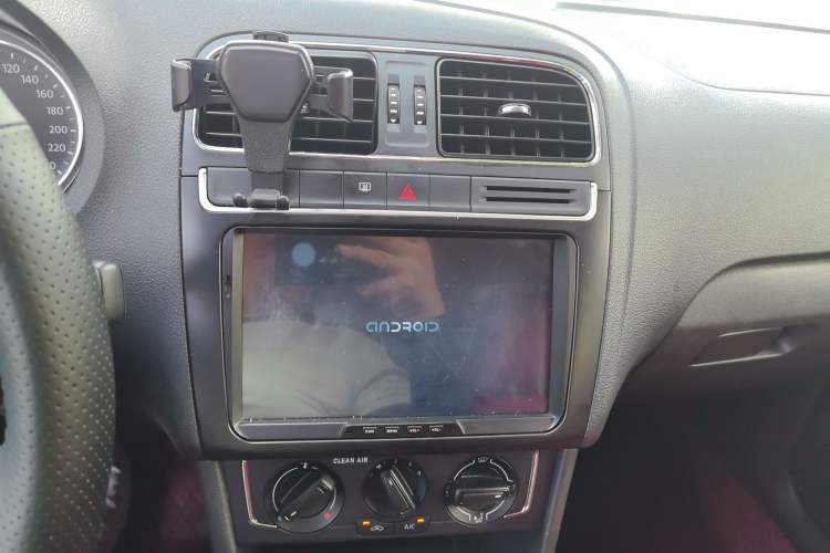Used Volkswagen Polo 2016 1.6L Automatic Comfort Model Audio And AC Panel
