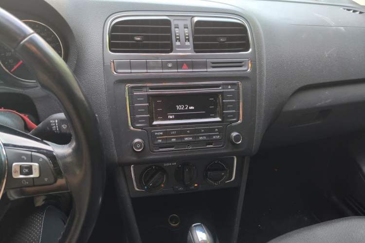 Used Volkswagen Polo 2016 1.6L Automatic Comfort Model Audio And AC Panel