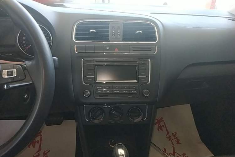 Used Volkswagen Polo 2016 1.6L Automatic Comfort Model Audio And AC Panel