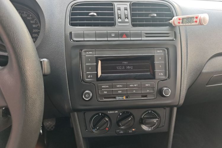 Used Volkswagen Polo 2016 1.4L Manual Fashion Model Audio And AC Panel