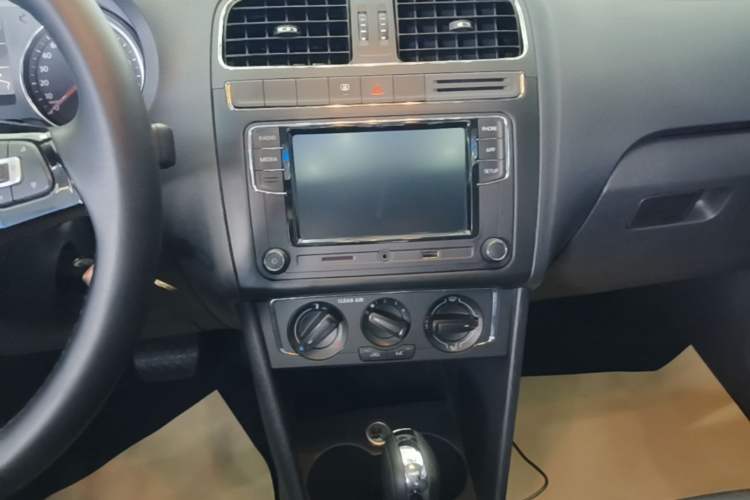 Used Volkswagen Polo 2016 1.6L Automatic Comfort Model Audio And AC Panel