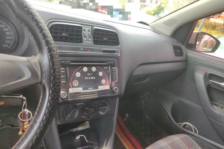 Used Volkswagen Polo 2016 1.4L Manual Fashion Model Audio And AC Panel