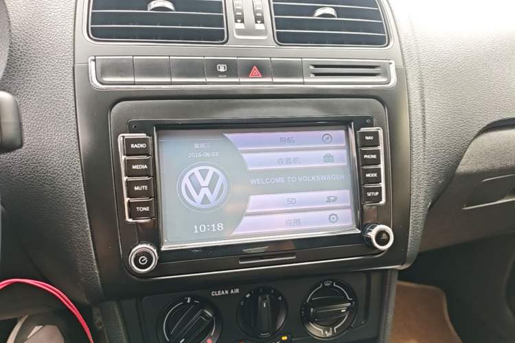 Used Volkswagen Polo 2016 1.4L Manual Fashion Model Audio And AC Panel