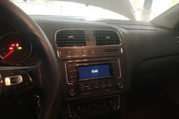 Used Volkswagen Polo 2016 1.6L Automatic Comfort Model Audio And AC Panel