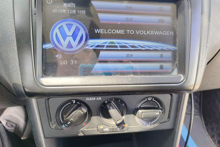 Used Volkswagen Polo 2016 1.4L Manual Fashion Model Audio And AC Panel