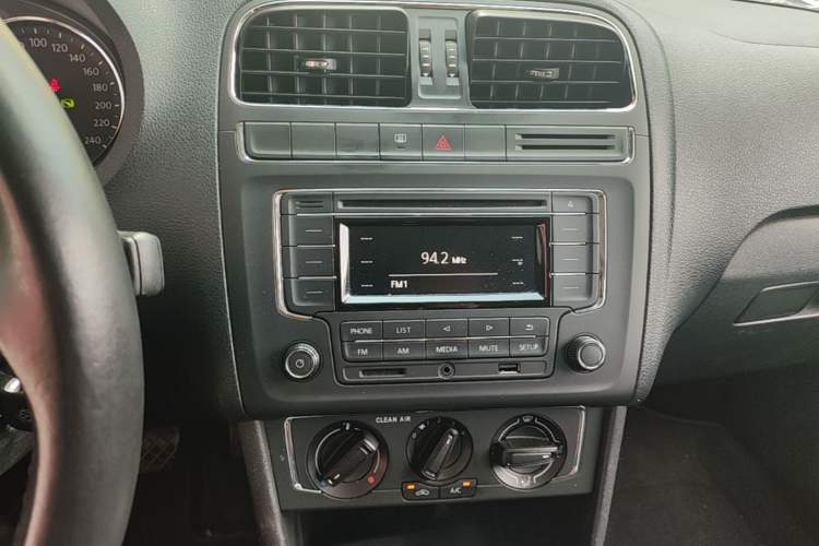 Used Volkswagen Polo 2016 1.6L Automatic Comfort Model Audio And AC Panel