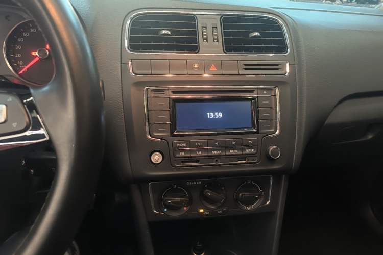 Used Volkswagen Polo 2016 1.6L Automatic Comfort Model Audio And AC Panel