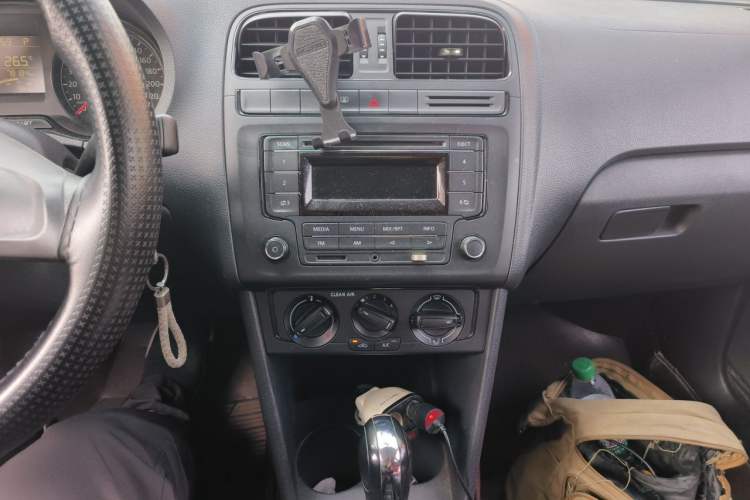 Used Volkswagen Polo 2016 1.4L Automatic Trendy Model Audio And AC Panel