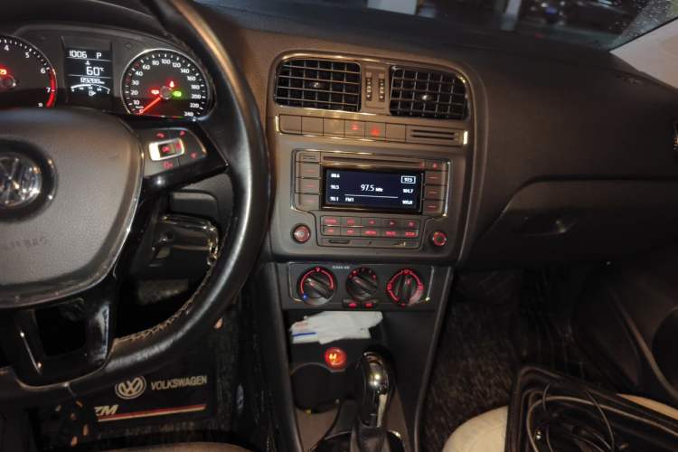 Used Volkswagen Polo 2016 1.6L Automatic Comfort Model Audio And AC Panel