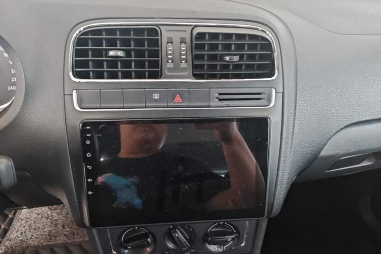 Used Volkswagen Polo 2016 1.6L Automatic Comfort Model Audio And AC Panel
