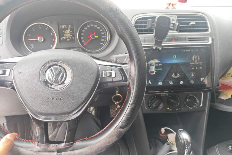 Used Volkswagen Polo 2016 1.6L Automatic Comfort Model Audio And AC Panel