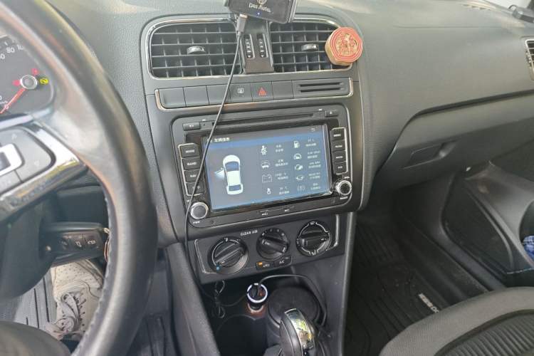 Used Volkswagen Polo 2016 1.6L Automatic Comfort Model Audio And AC Panel