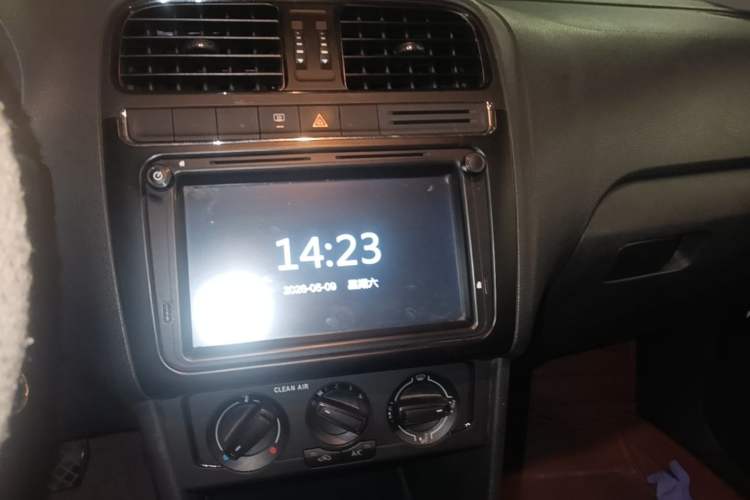 Used Volkswagen Polo 2016 1.4L Manual Fashion Model Audio And AC Panel