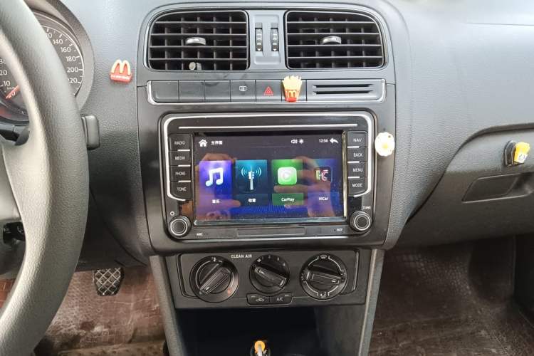 Used Volkswagen Polo 2016 1.4L Manual Fashion Model Audio And AC Panel