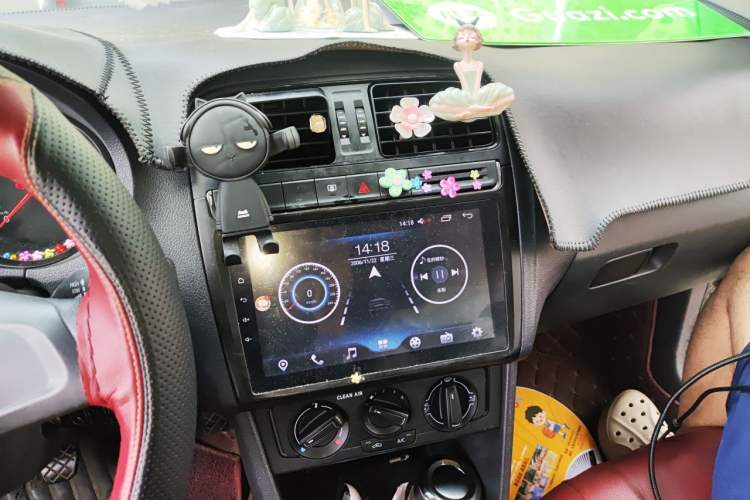 Used Volkswagen Polo 2016 1.4L Manual Fashion Model Audio And AC Panel
