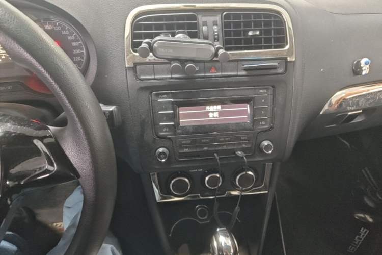 Used Volkswagen Polo 2016 1.4L Automatic Trendy Model Audio And AC Panel