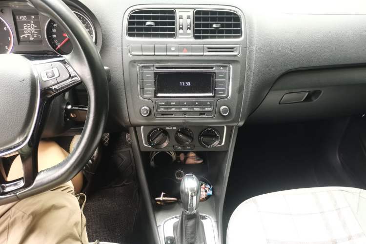 Used Volkswagen Polo 2016 1.6L Automatic Comfort Model Audio And AC Panel