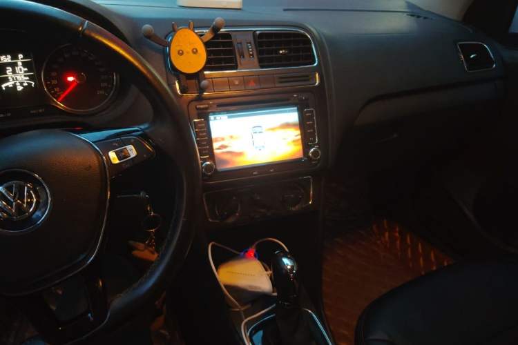 Used Volkswagen Polo 2016 1.6L Automatic Comfort Model Audio And AC Panel