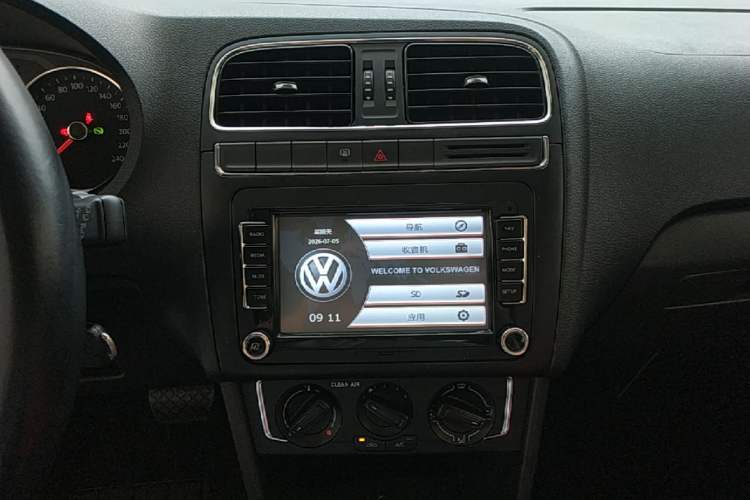 Used Volkswagen Polo 2016 1.6L Automatic Comfort Model Audio And AC Panel