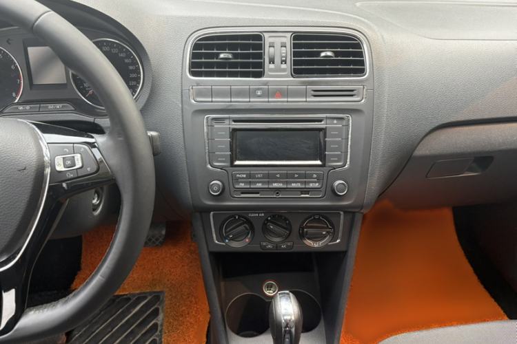 Used Volkswagen Polo 2016 1.6L Automatic Comfort Model Audio And AC Panel