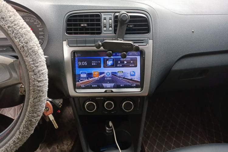 Used Volkswagen Polo 2016 1.4L Manual Fashion Model Audio And AC Panel