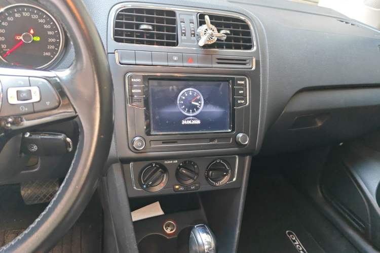 Used Volkswagen Polo 2016 1.6L Automatic Comfort Model Audio And AC Panel