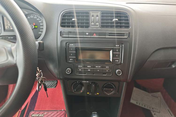 Used Volkswagen Polo 2016 1.4L Automatic Trendy Model Audio And AC Panel