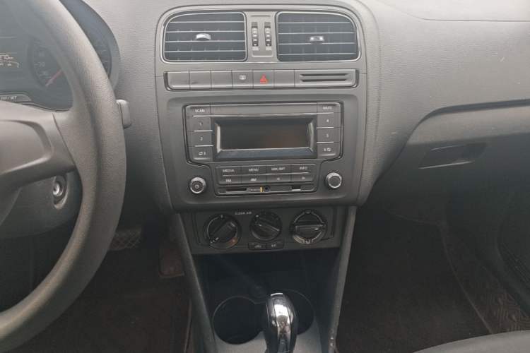 Used Volkswagen Polo 2016 1.4L Automatic Trendy Model Audio And AC Panel