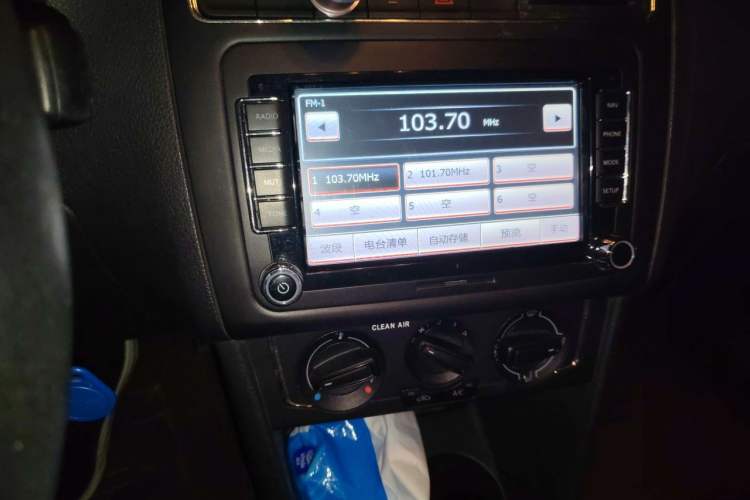 Used Volkswagen Polo 2016 1.6L Automatic Comfort Model Audio And AC Panel
