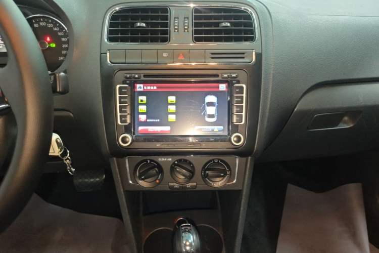 Used Volkswagen Polo 2016 1.6L Automatic Comfort Model Audio And AC Panel