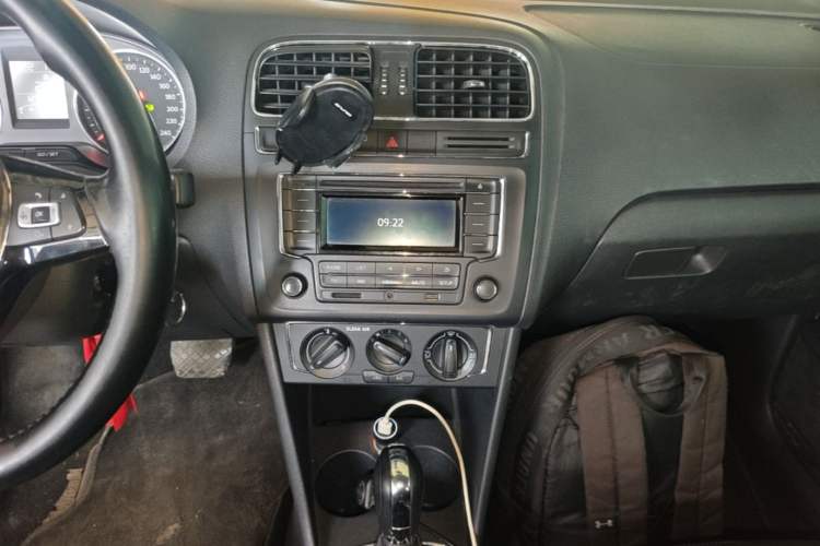 Used Volkswagen Polo 2016 1.6L Automatic Comfort Model Audio And AC Panel