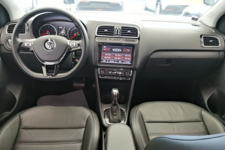 Used Volkswagen Polo 2016 1.6L Automatic Luxury Model Center Console