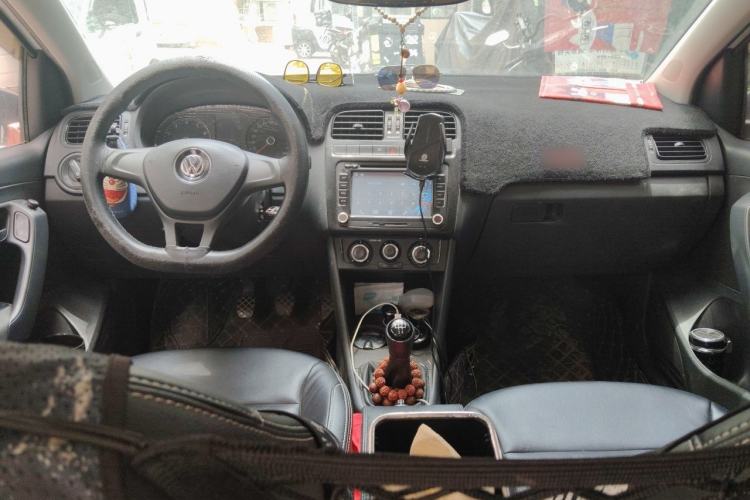 Used Volkswagen Polo 2016 1.4L Manual Fashion Model Center Console