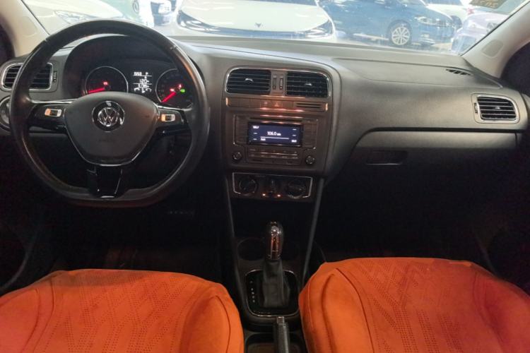 Used Volkswagen Polo 2016 1.6L Automatic Comfort Model Center Console