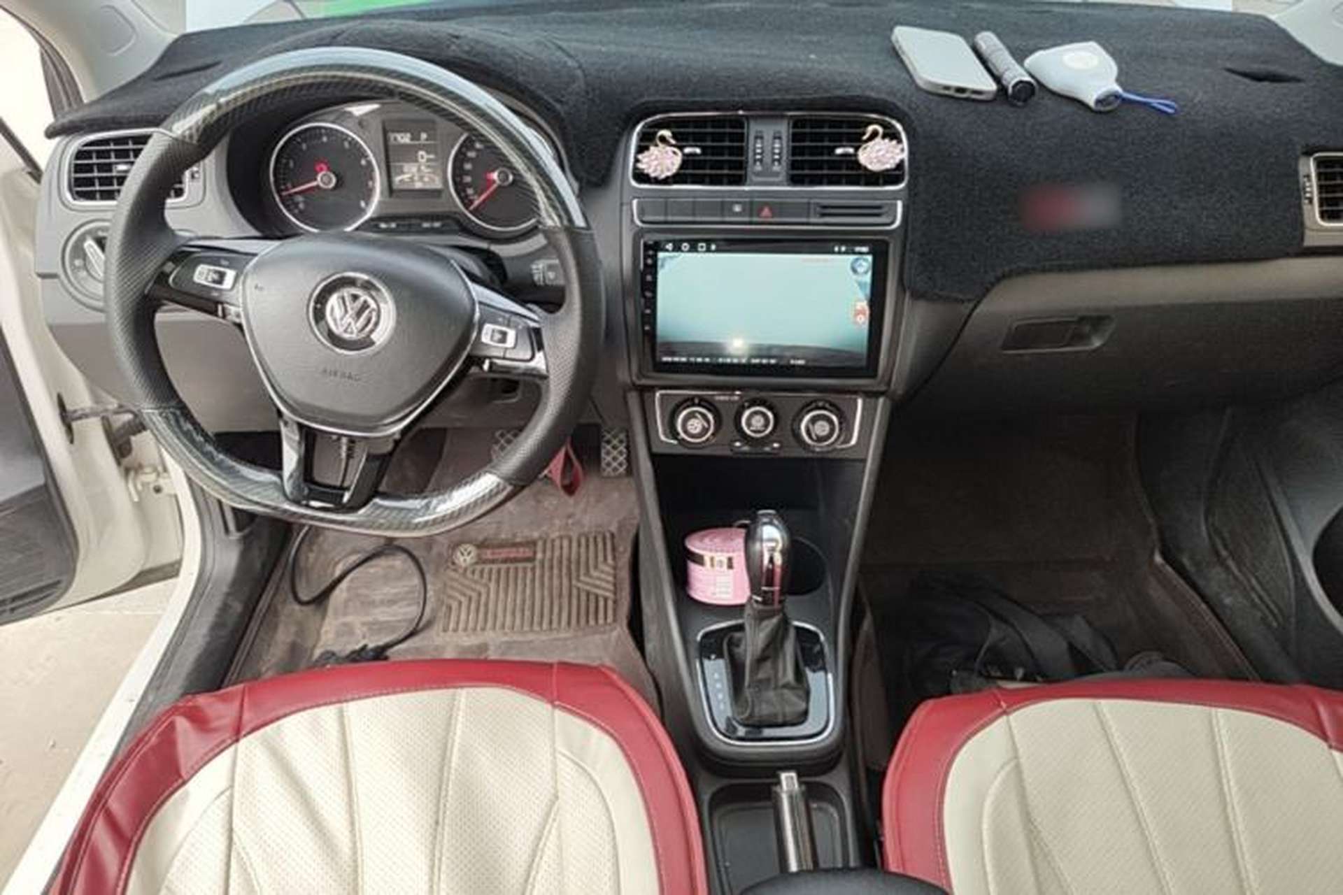 Used Volkswagen Polo 2016 1.6L Automatic Comfort Model Center Console