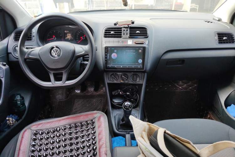 Used Volkswagen Polo 2016 1.4L Manual Fashion Model Center Console