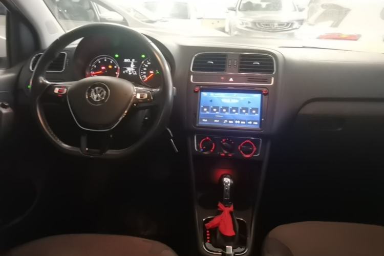 Used Volkswagen Polo 2016 1.6L Automatic Comfort Model Center Console