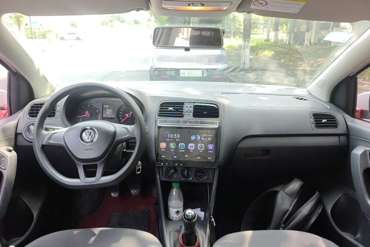 Used Volkswagen Polo 2016 1.4L Manual Fashion Model Center Console