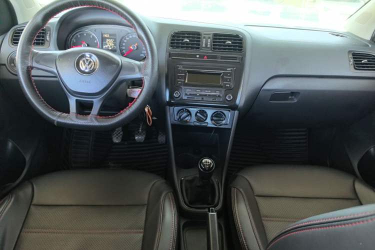 Used Volkswagen Polo 2016 1.4L Manual Fashion Model Center Console