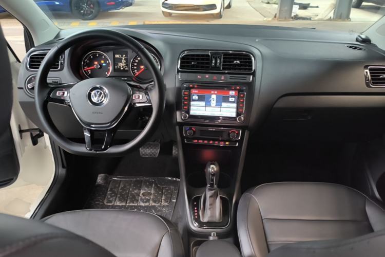 Used Volkswagen Polo 2016 1.6L Automatic Luxury Model Center Console