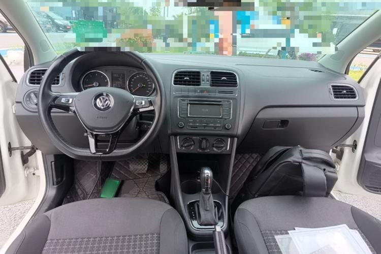 Used Volkswagen Polo 2016 1.6L Automatic Comfort Model Center Console