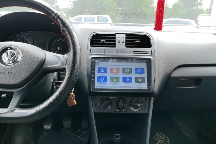 Used Volkswagen Polo 2016 1.4L Manual Fashion Model Center Console