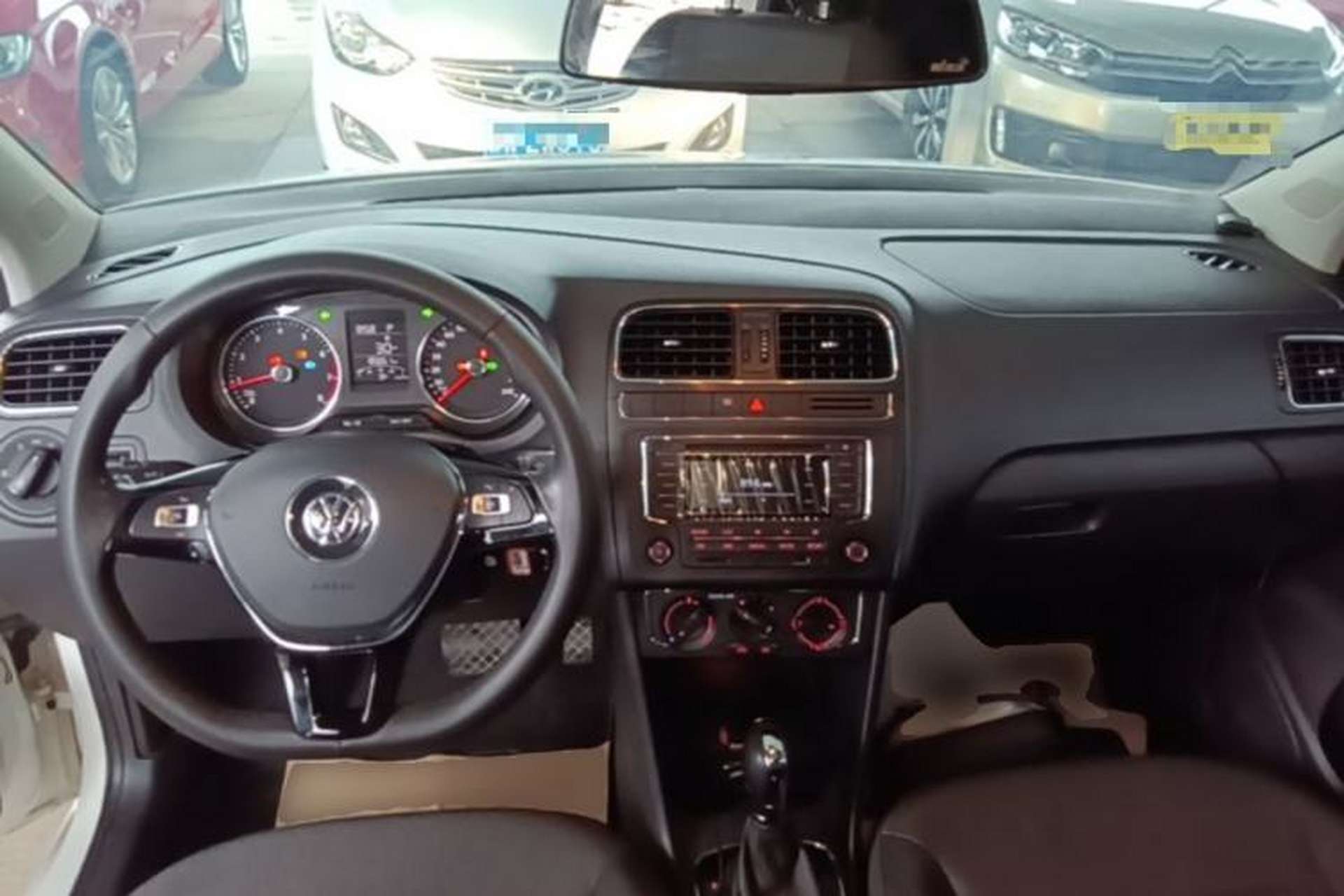 Used Volkswagen Polo 2016 1.6L Automatic Comfort Model Center Console