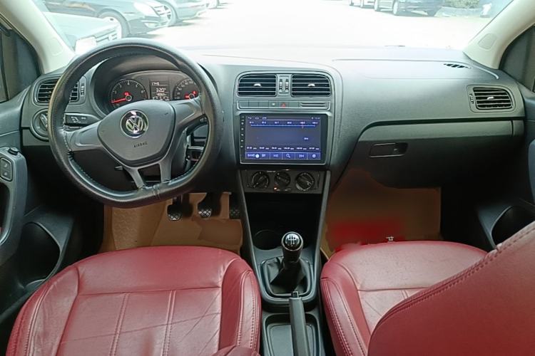 Used Volkswagen Polo 2016 1.4L Manual Fashion Model Center Console