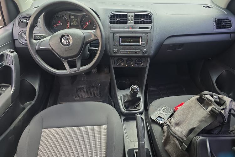 Used Volkswagen Polo 2016 1.4L Manual Fashion Model Center Console