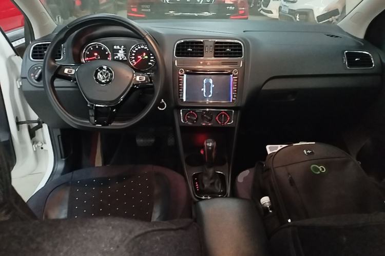 Used Volkswagen Polo 2016 1.6L Automatic Comfort Model Center Console